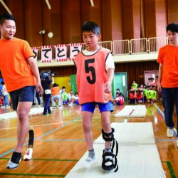 【出前授業】LIXILユニバーサル・ラン＜スポーツ義足体験授業＞