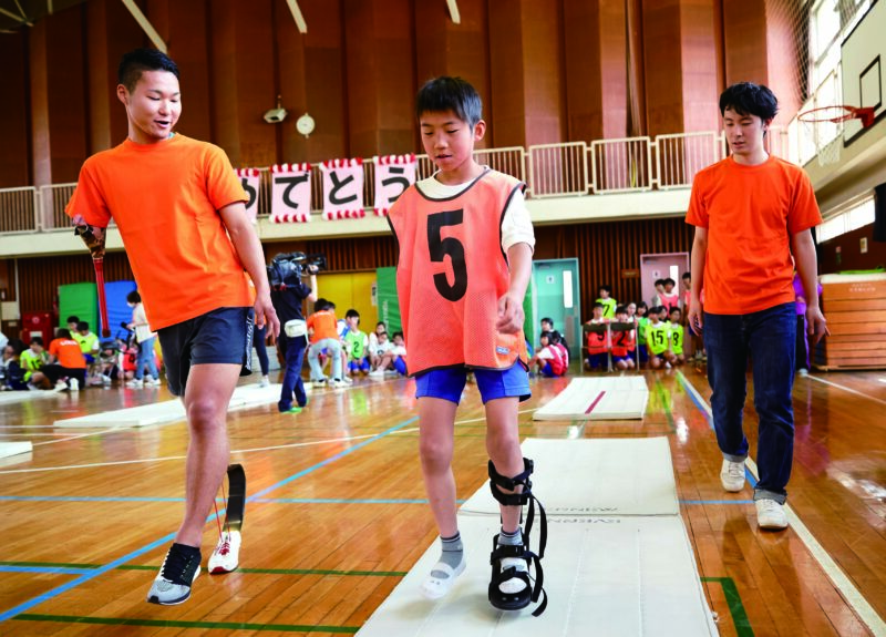 【出前授業】LIXILユニバーサル・ラン＜スポーツ義足体験授業＞