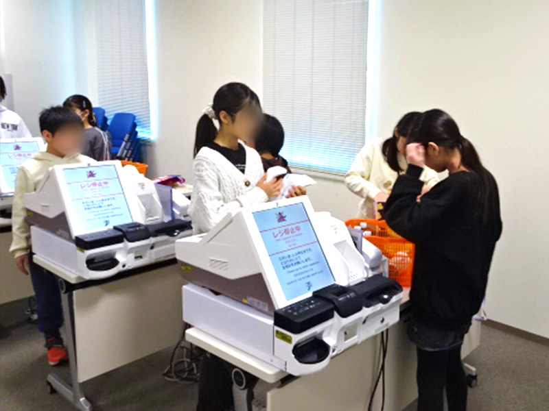 伊藤研修センターでの本格的なお仕事体験の様子